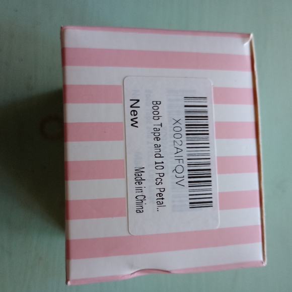 Boob tape and nipple covers. Set of 2 boxs - Picture 3 of 4